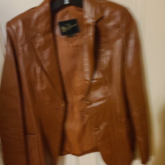 Women leather jacket - Picture 2 of 3